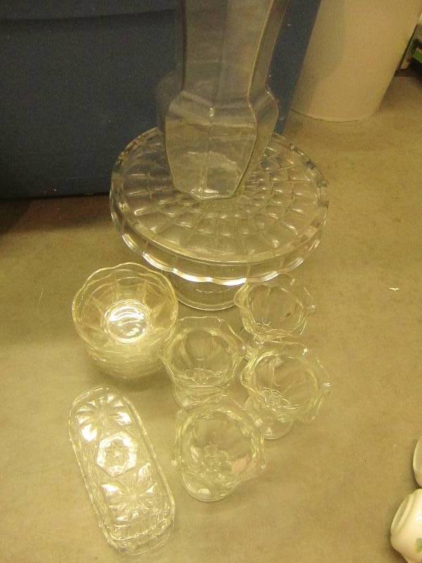 lot of decorative sundae cups and c...