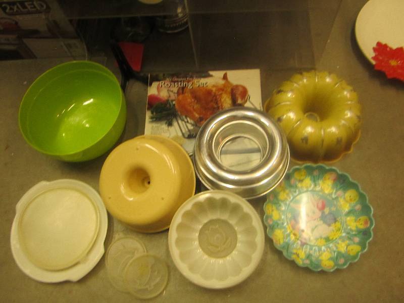 Mixed lot of molds, roasting sets, ...