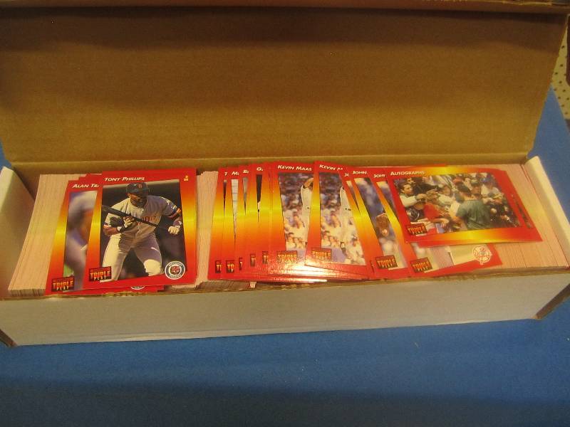 Box of Don Russel play 1992 basebal...