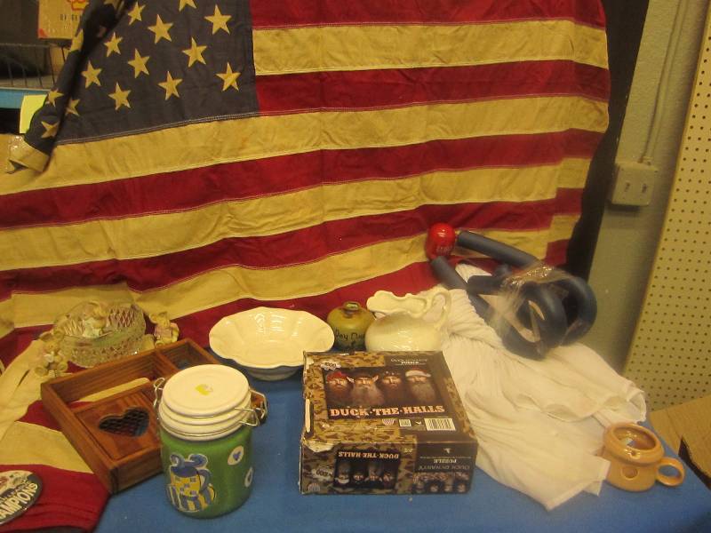 lot of assorted household items gla...