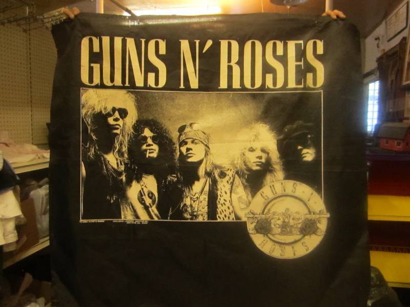 Gun n roses banner ...