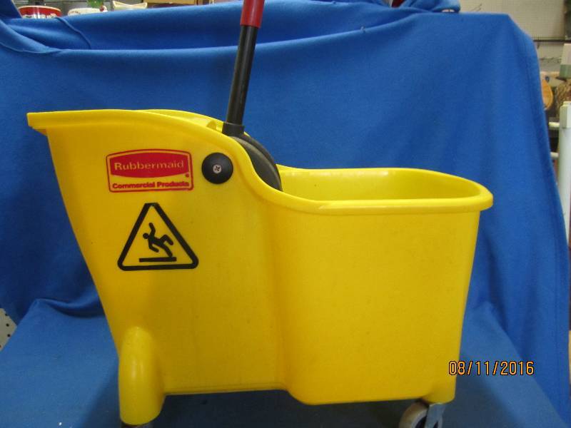 Rubbermaid mom bucket ...
