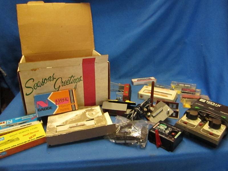 Lot of vintage model train items ...
