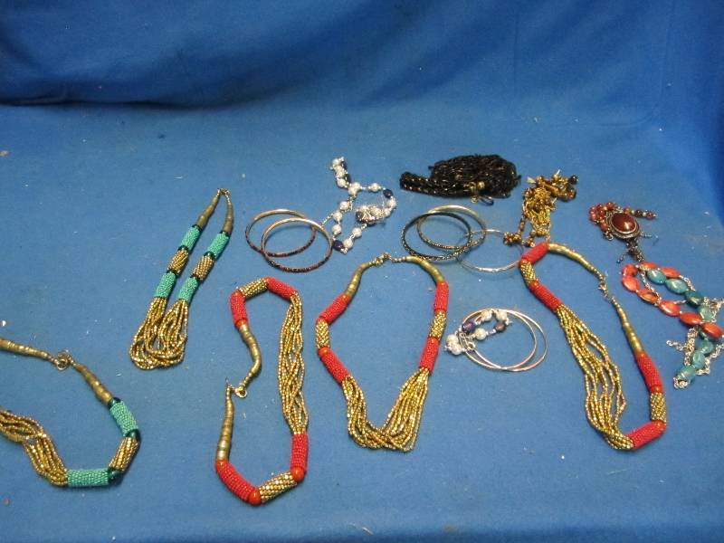 lot of brand new jewlery ...