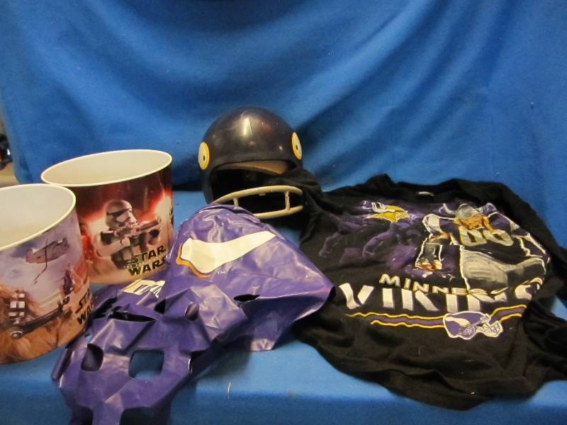 Mixed lot of Vikings dcor and sta...