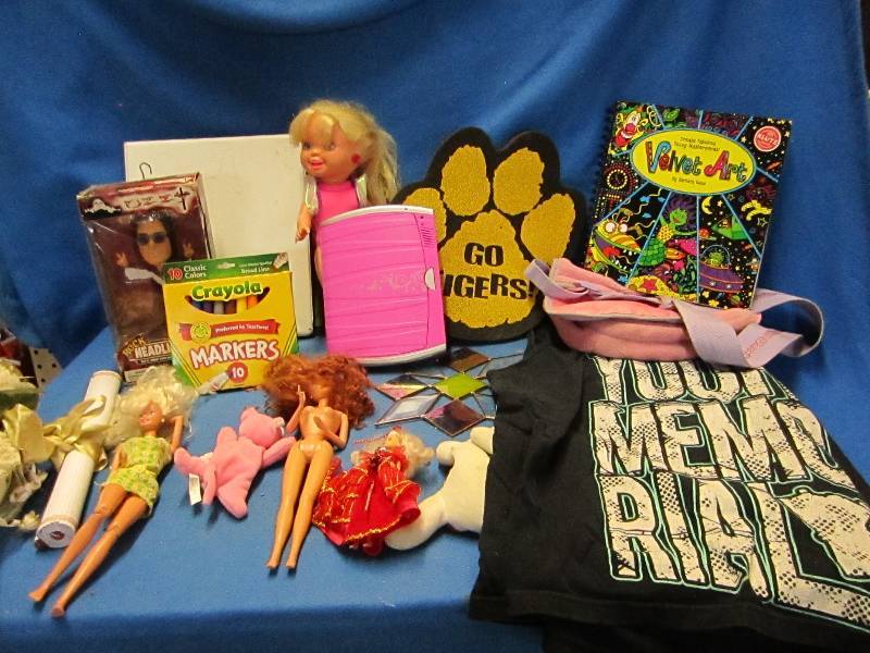 Mixed lot of Barbies, caftinging, t...