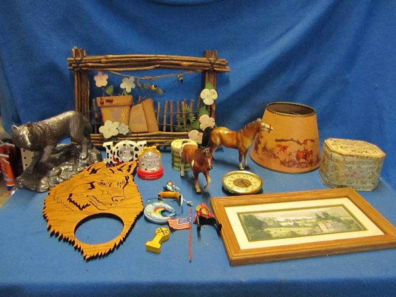 Lot of western themed household d...