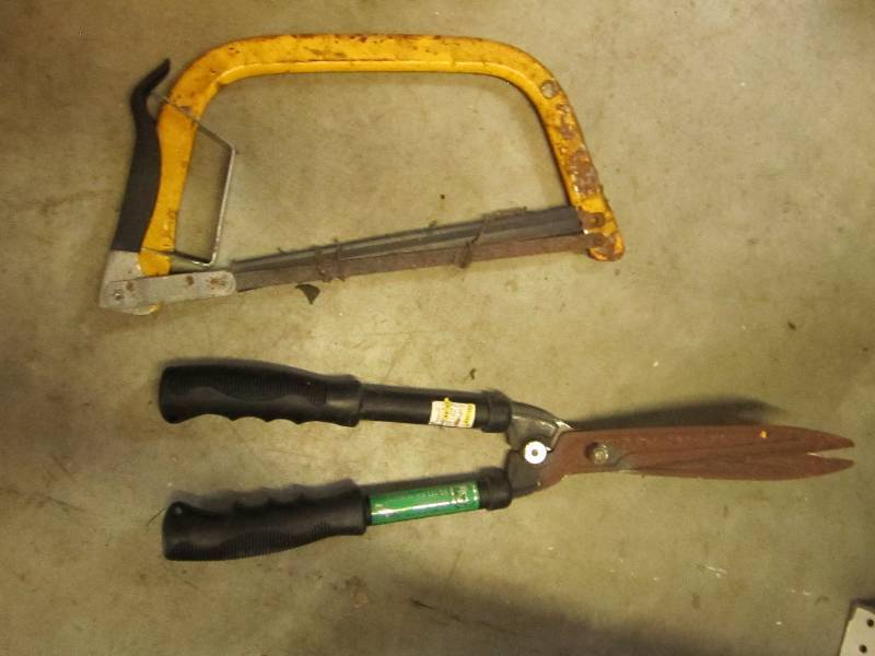 lot of mini hand saw and weed clipp...