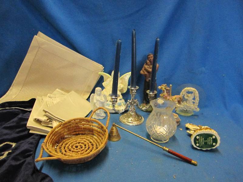 Lot of decorative items ...