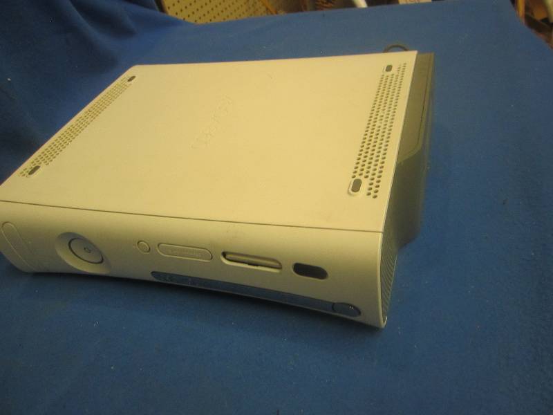 xbox 360 no cords solld as is not t...