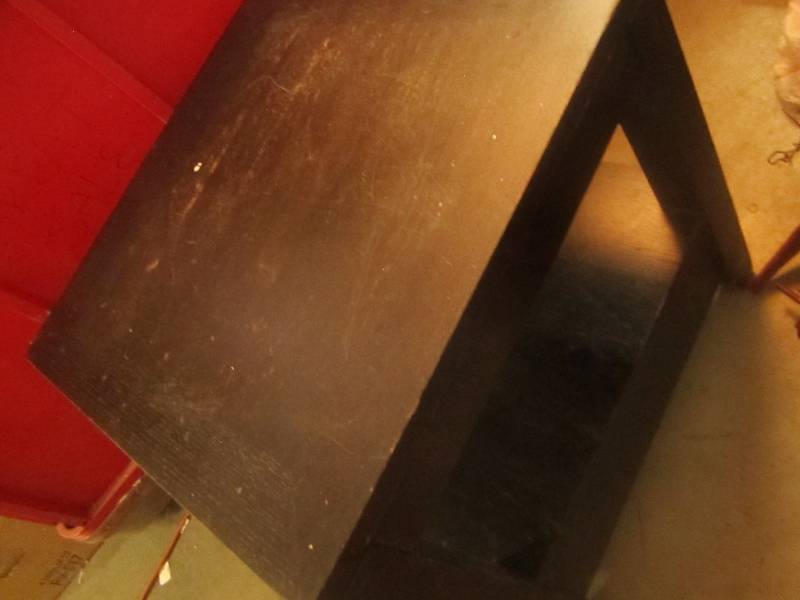 very nice black table some scratche...