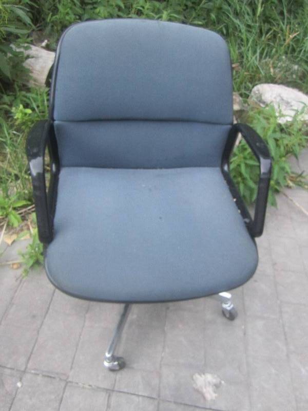 Blue office chair on wheels ...
