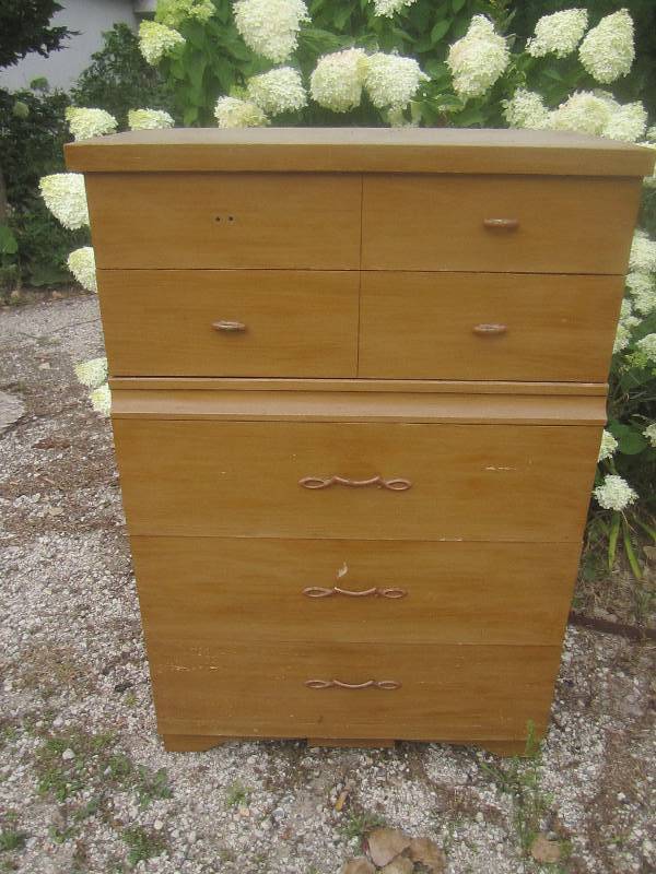 dresser 32x18x48...