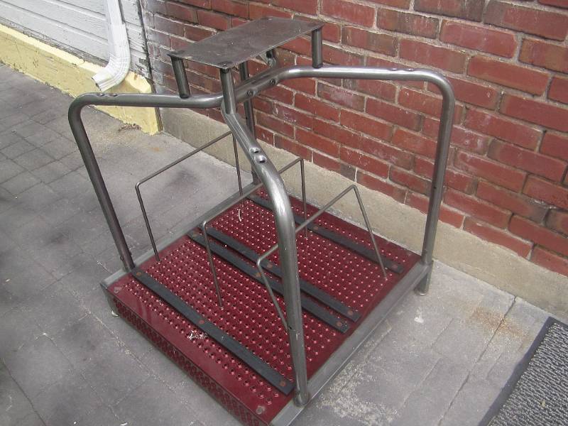 All metal table stand...