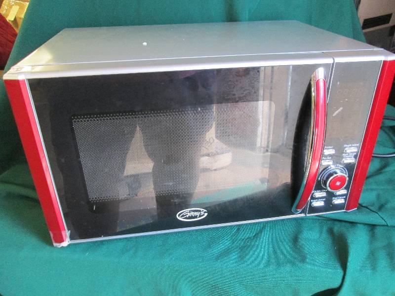 lot 1 image: Ginny 0.9 cubic Microwave no glass ...