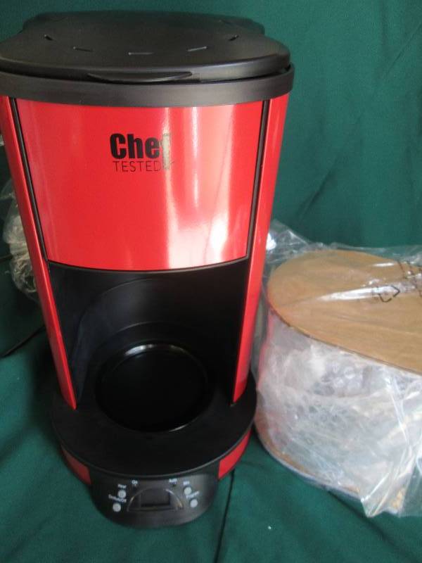 lot 8 image: Chef Tested 12 Cup Digital Coffee M...