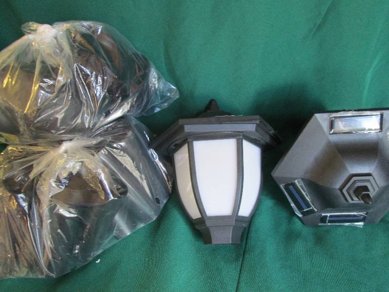 lot 17 image: Set of Two Solar Standing Lights...