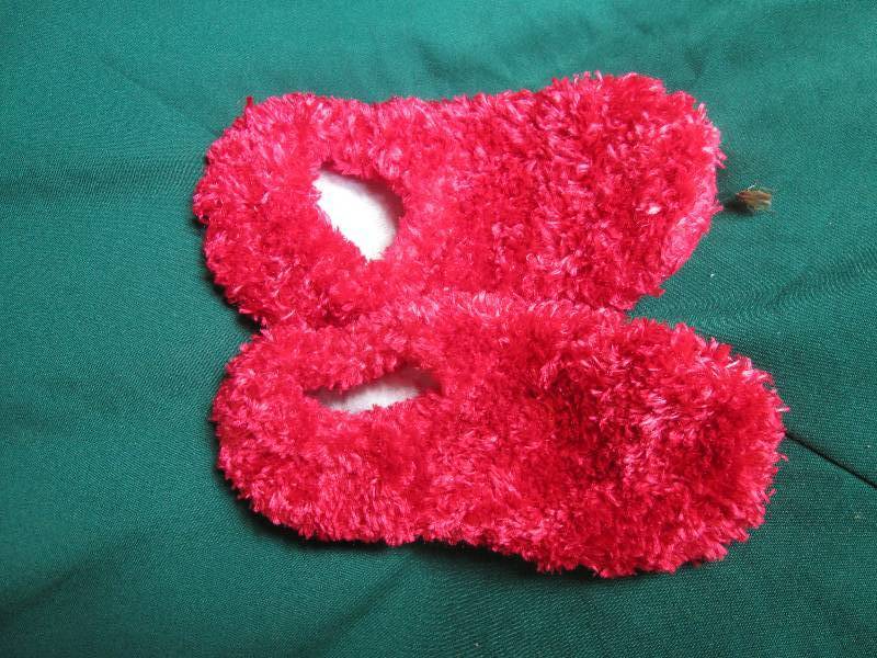 lot 44 image: Womens Red House Slippers one size...