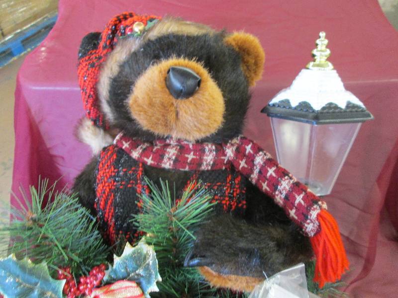 lot 125 image: Standing Light Pole Christmas Bear ...