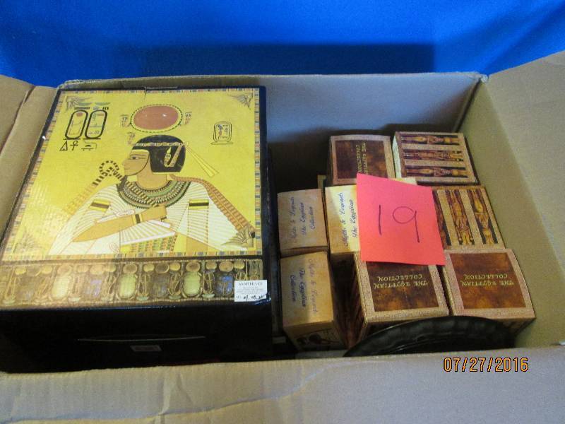 Lot of egyptian collector figures ...