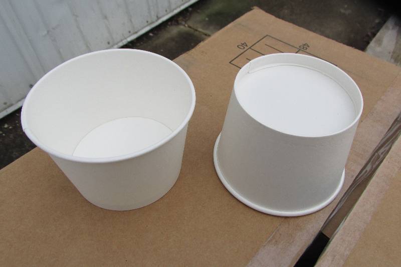 Case of 20 sleeves of 60 Solo cups, 1200 total, Great for sundaes, soup, drinks, just in time for chili feeds, soup suppers, or Holiday gatherings Restaurant supply surplus liquidation  12 oz. cups