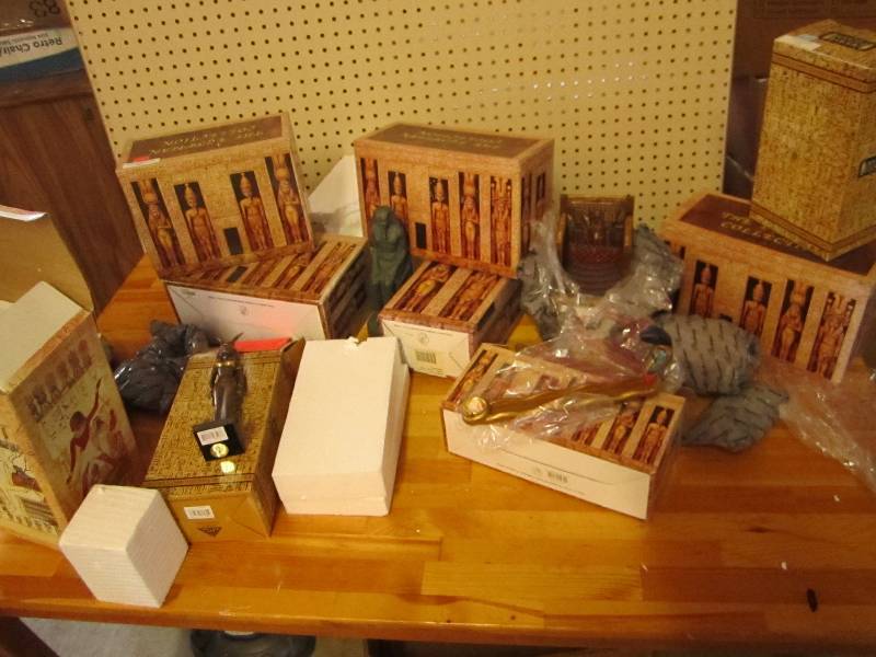 Lot of very fine Egyptian figures...