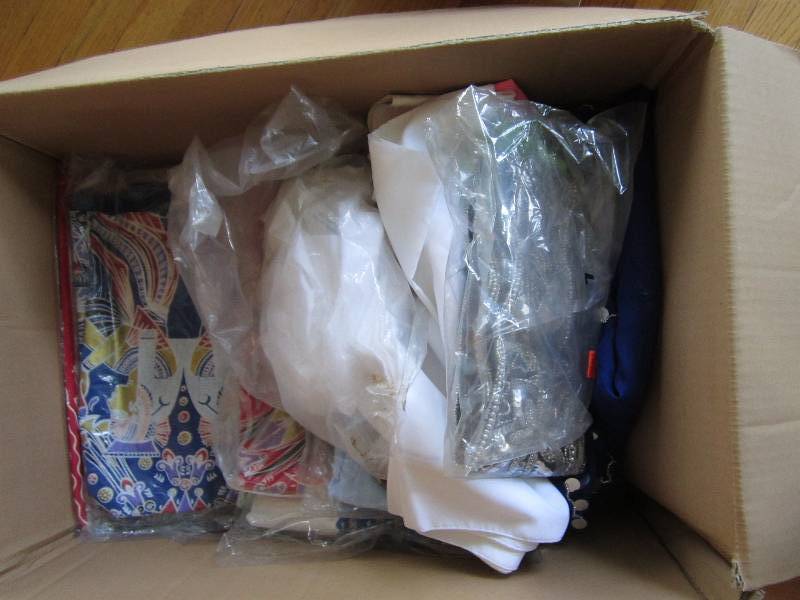 Lot of table covers and thin blanke...