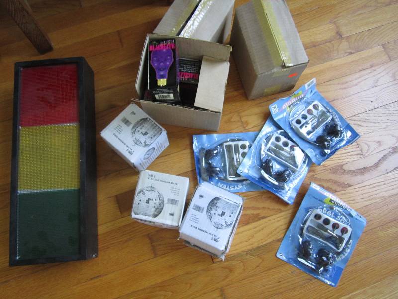Mixed lot of mini disco balls, head...