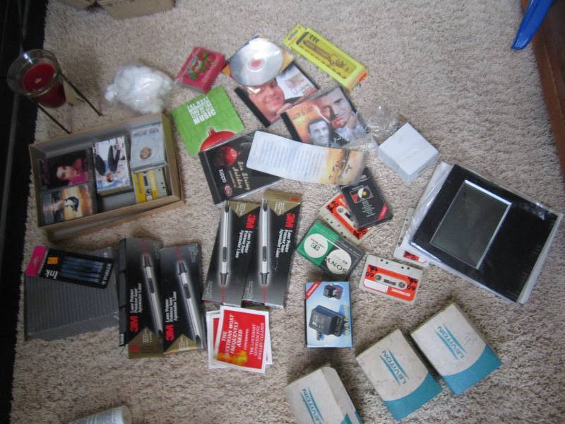 Mixed lot of personal items and hou...