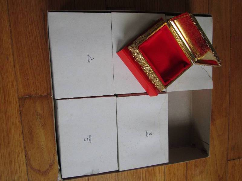 Lot of small cultural jewlery boxes...
