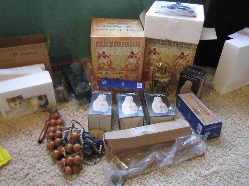 Lot of Egytian household decoration...