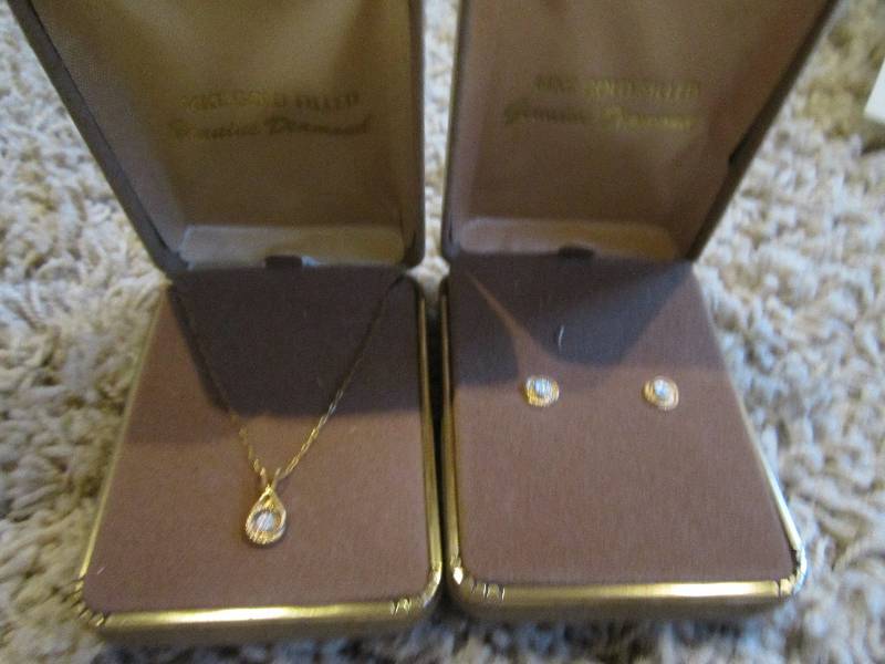 Lot of one genuine diamond 14kt gol...