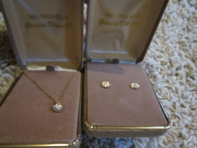 Lot of one genuine diamond 14kt gol...