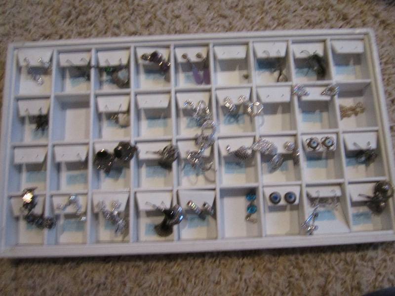 Large lot of brand new earrings set...