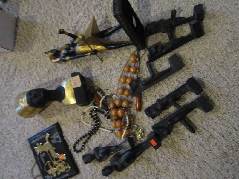 Lot of mixed Egyptian decorative fi...