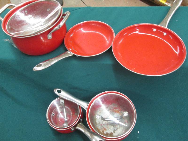Red Cookware set- used , skillets i...