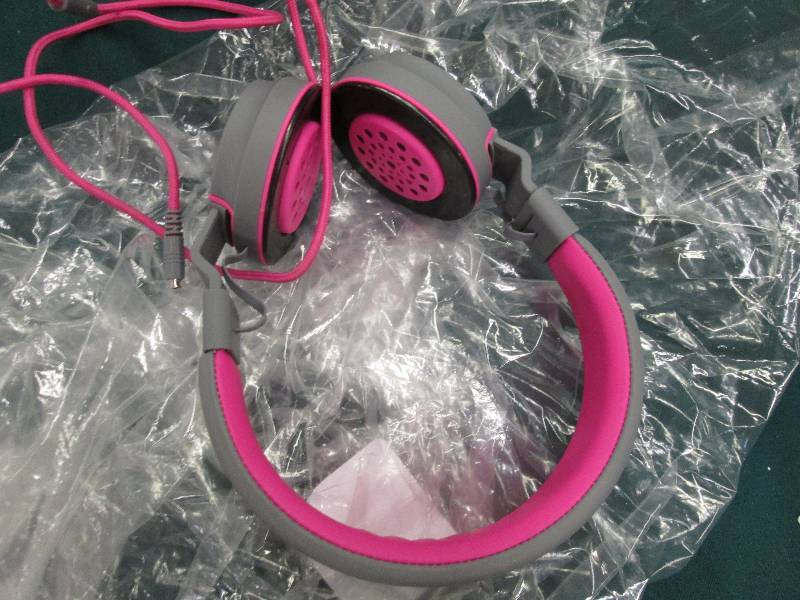 Pink Headphones, out of pkg, untest...