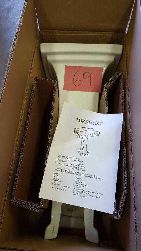 lot 69 image: Foremost Group L-1930-W Series 1930 Pedestal in White New
