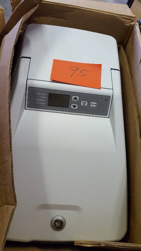 lot 95 image: GE 30,400 Grain Water Softener New