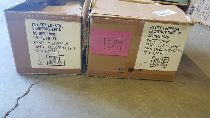 lot 109 image: Petite Pedestal Lavatory Sink 4and Legs White Finish New