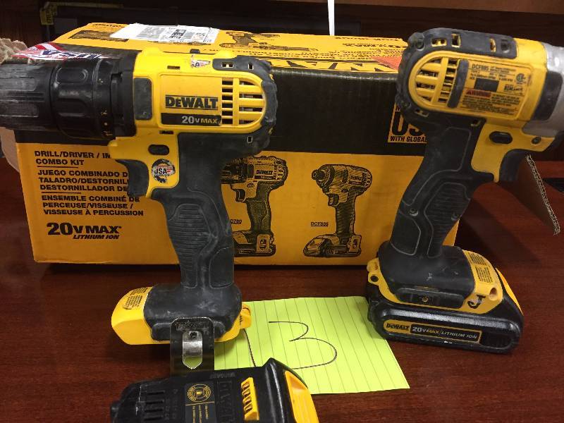 lot 13 image: Dewalt DCK280C2 20V MAX 1.5 Ah Cordless Lithium-Ion 12 in. Compact Drill Driver and Impact Driver Combo Kit used in working condition