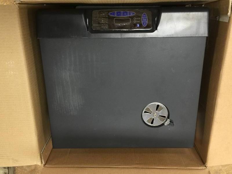 lot 16 image: Masterbuilt Pro 30 in. Bluetooth Electric Digital Smoker New