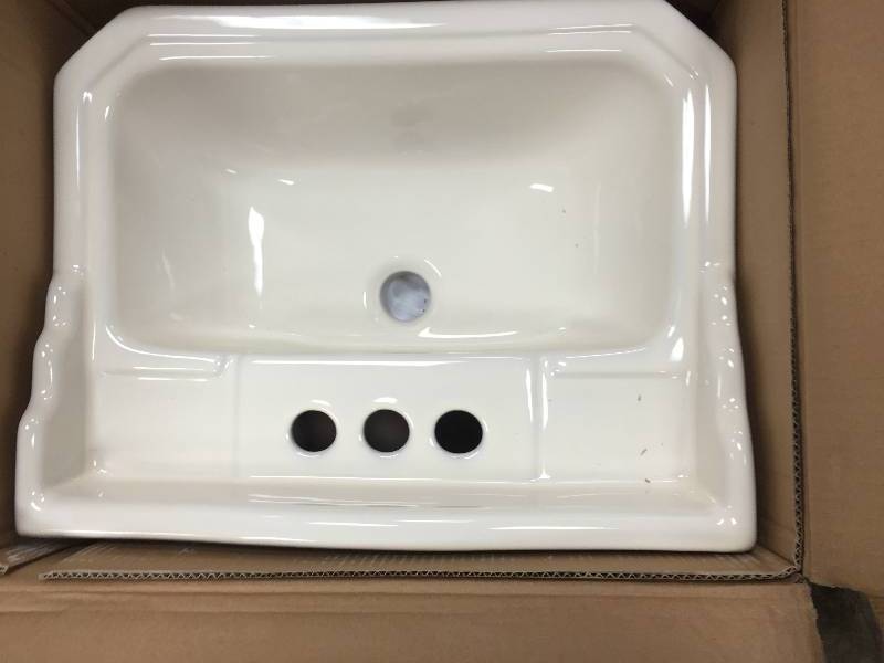 lot 22 image: Pegasus FL-1920-4BI Series 1920 4-Inch Centerset Lavatory Sink New