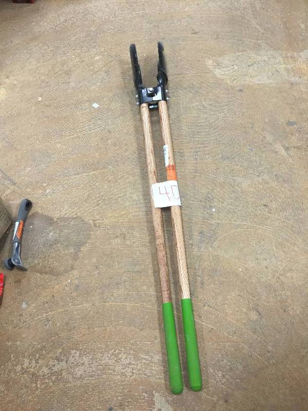 lot 40 image: Post Hole Digger