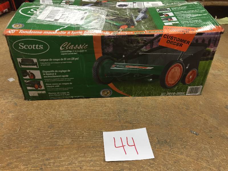 lot 44 image: Scotts 20 in. Reel Mower with Grass Catcher In Like New conditions