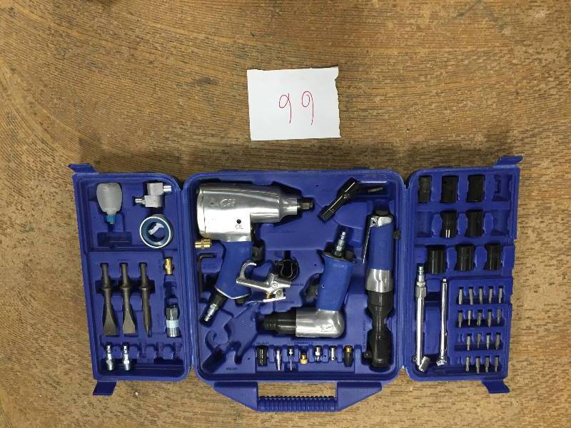 lot 66 image: Campbell Hausfeld TL1069 62-Piece Air Tool Kit