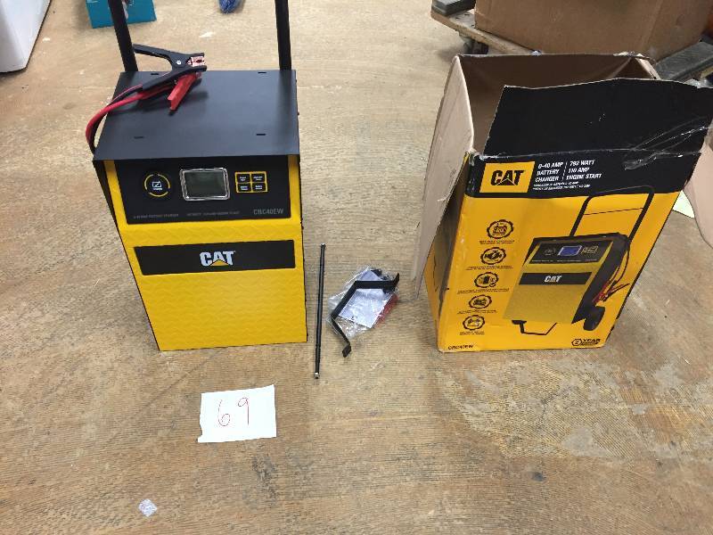 lot 69 image: CAT 40 Amp Wheel Charger with 110 Amp Engine Start in like New conditions