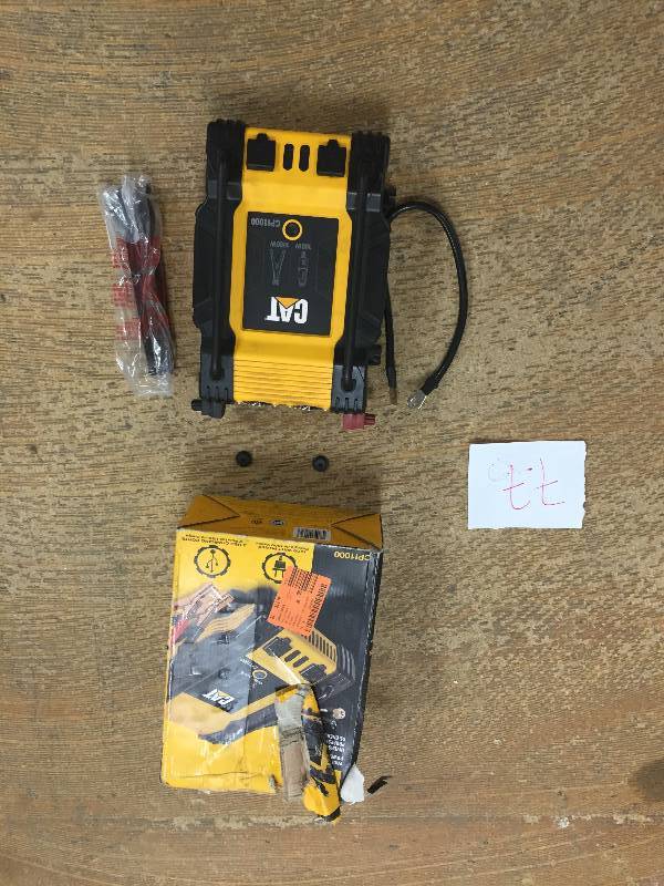 lot 77 image: CAT 1000-Watt Power Inverter