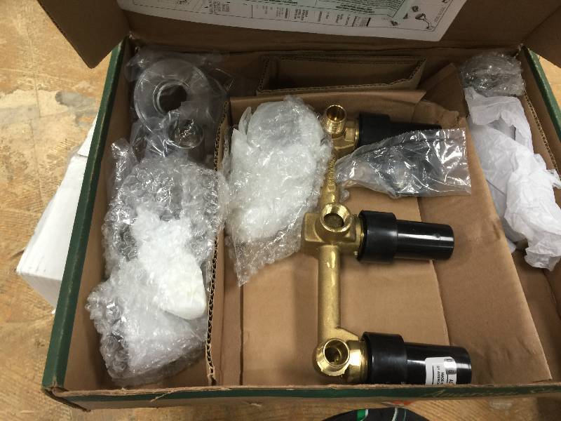 lot 95 image: American Standard Colony 3-Handle 1-Spray Tub and Shower Faucet in Polished Chrome New