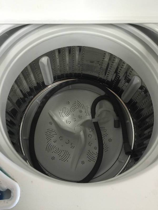 lot 103 image: Haier HLTW500AXW 3.4Cu.ft Top Loading Automatic Washing Machine